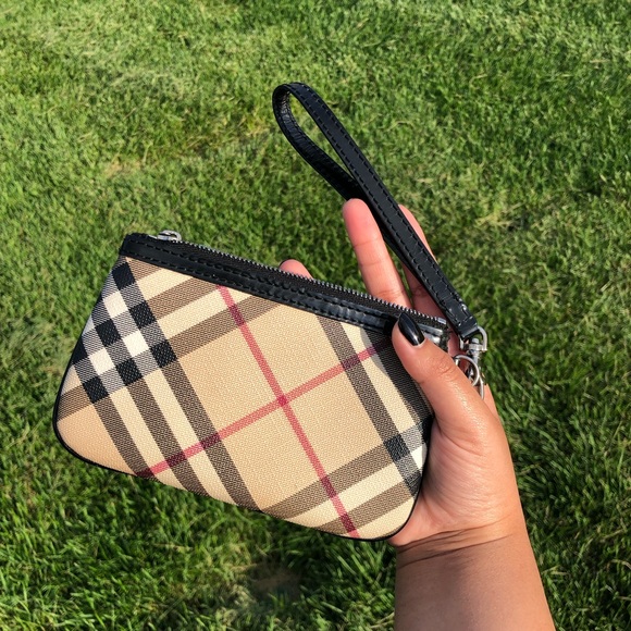 Burberry Handbags - BURBERRY Wristlet (Authentic)